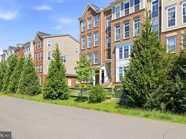 43487 Town Gate Sq, Chantilly, VA 20152
