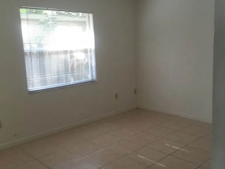 2452 E Illiana St — Photo 3