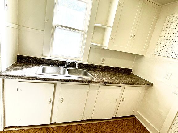 2nd image of 709 W Willard St APT D