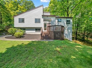 39 Powder Horn Rd, Cortlandt Manor, NY 10567