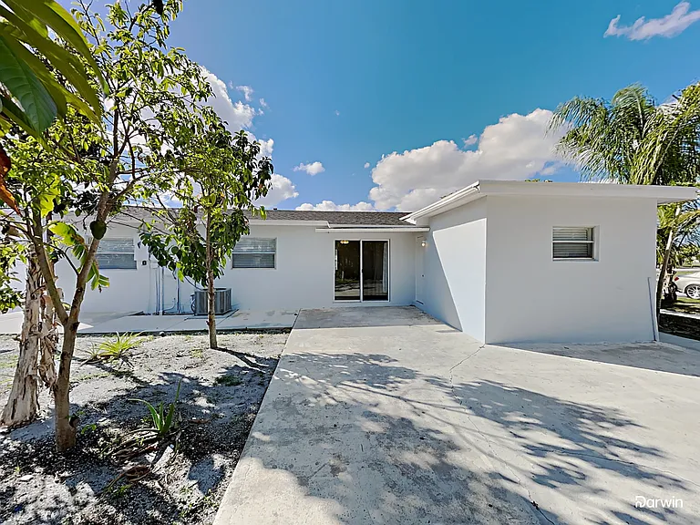 1230 SW 6th Ave — Photo 3
