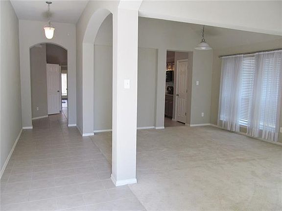 3rd image of 4041 Summerhill Ln