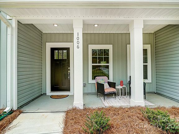 3rd image of 1006 Westminster Dr