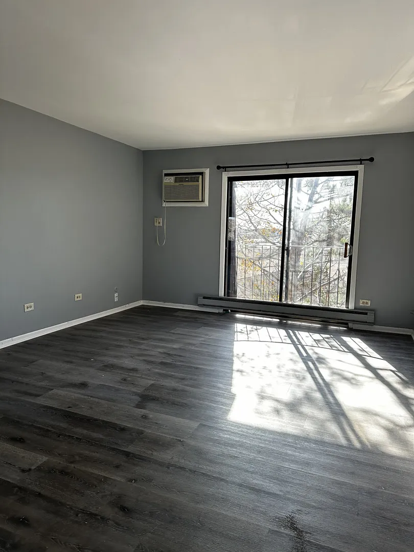 2 bed, 988 sqft, $1,900 — Photo 2