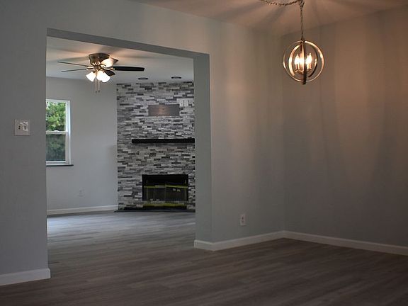 3rd image of 12 E Magnolia Ave