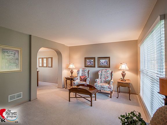 4th image of 4598 Clayburn Dr W