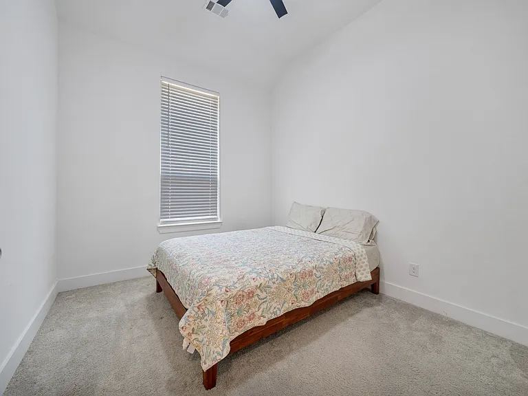 1429 Bluebonnet Ln — Photo 20