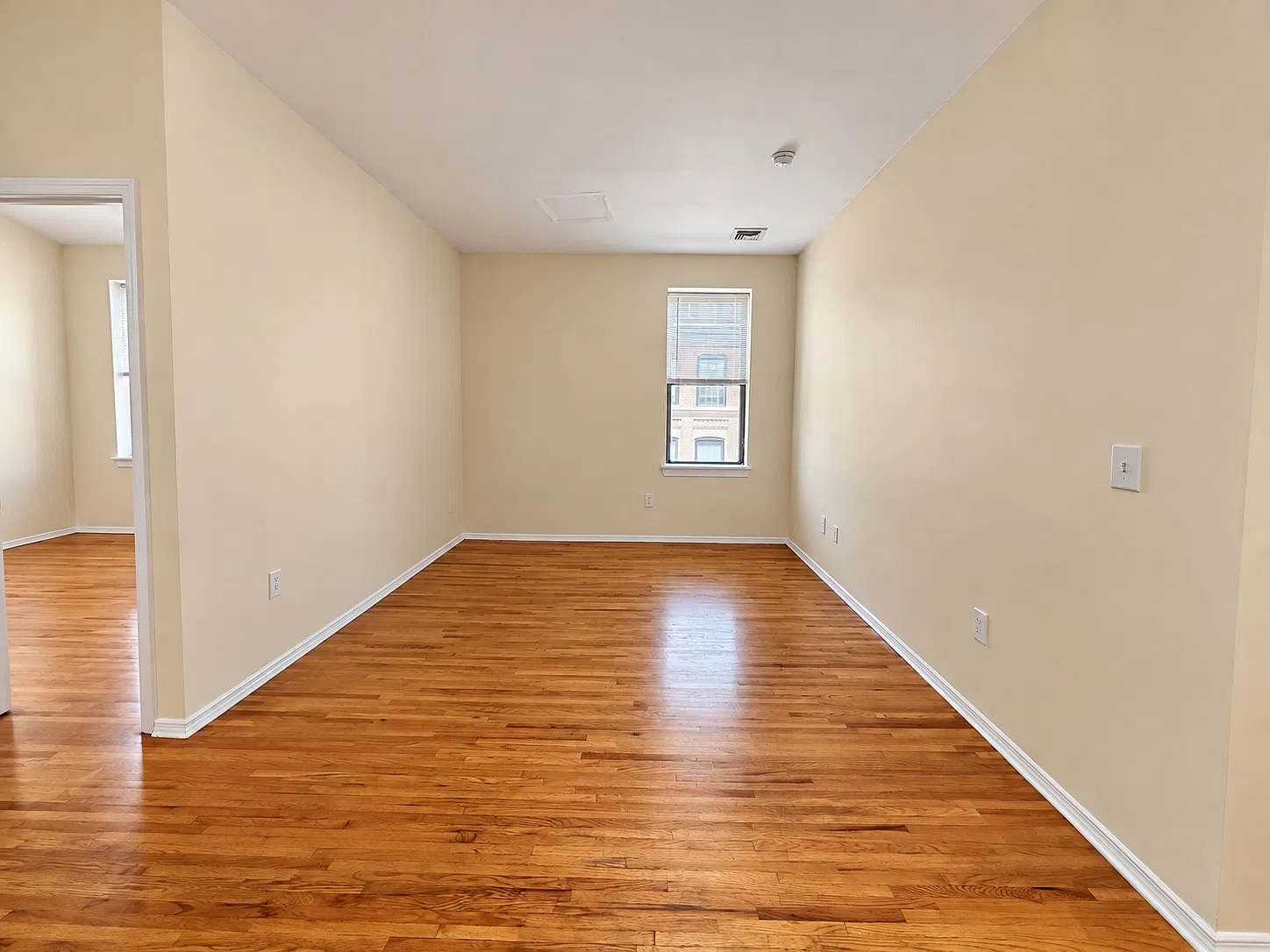 3 bed, 1.5 bath, 700 sqft, $3,800 — Photo 3