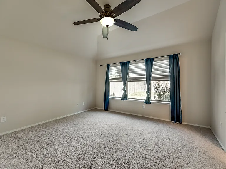 203 Cedar Creek Dr — Photo 16