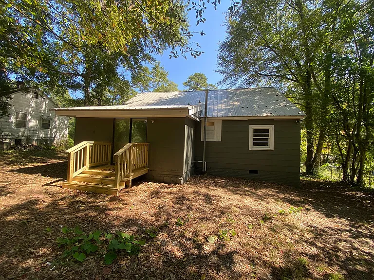 61 Lanier Dr — Photo 2