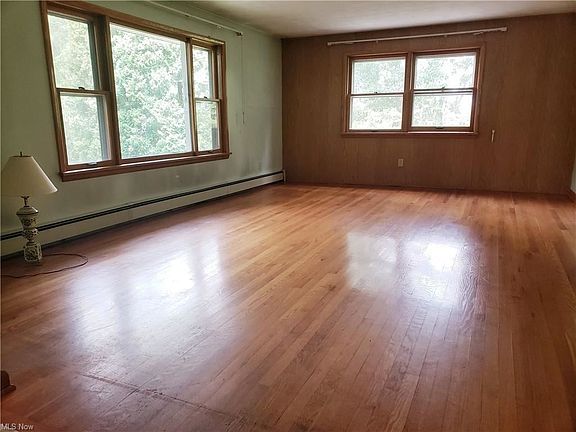 2nd image of 604 Crest Dr