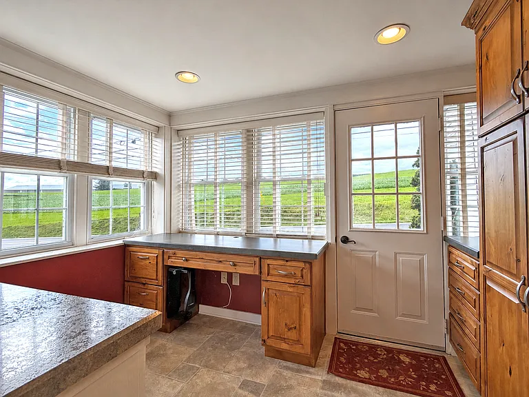1592 Old Line Rd — Photo 9