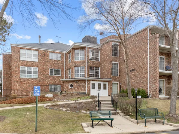 540 Biesterfield Rd APT 221, Elk Grove Village, IL 60007
