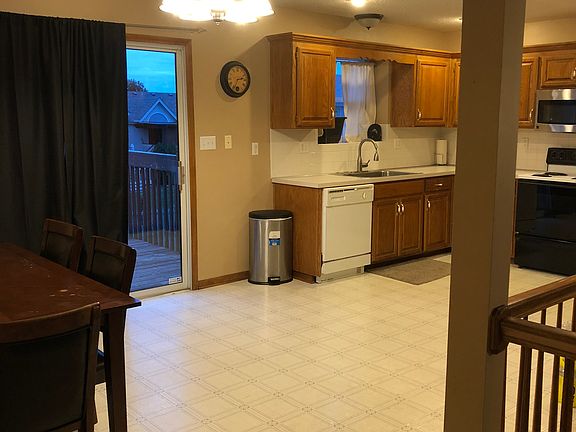 4th image of 2220 NE Maybrook Dr