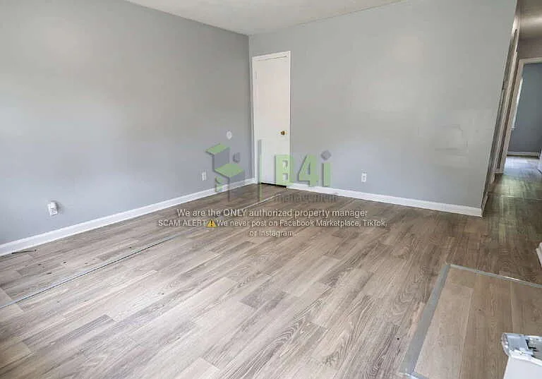 5421 Susan Ln — Photo 2