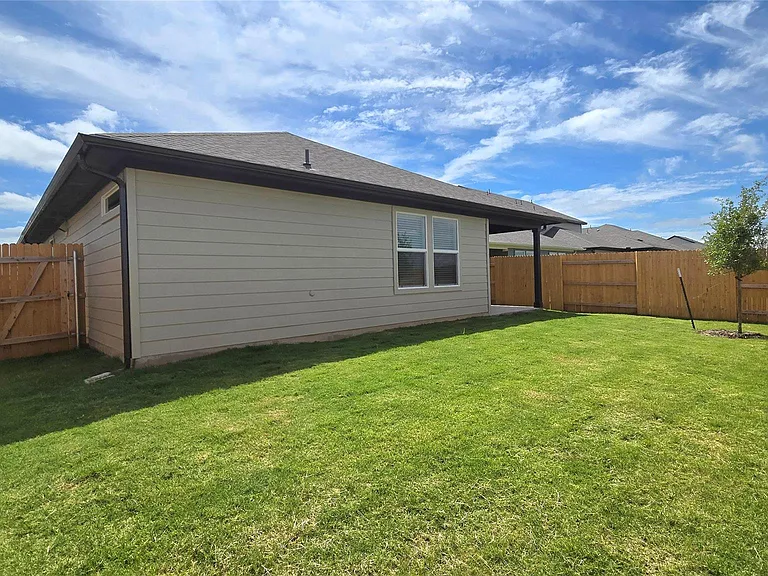 122 Holmby Dr — Photo 26