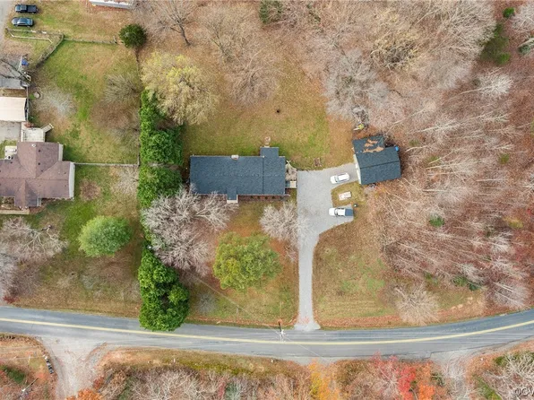 1305 W Chapel Dr, Bumpass, VA 23024