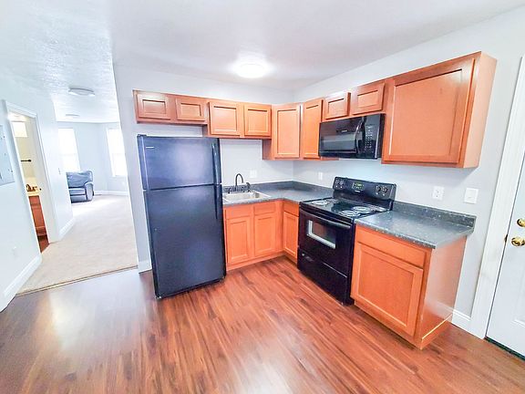 5th image of 301 W 8th St APT 3