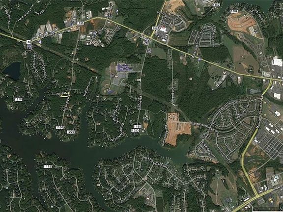 3rd image of 101 Holt Ln