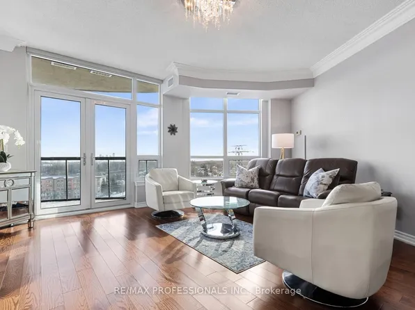 1135 Royal York Rd #903, Toronto, ON M9A 0C3