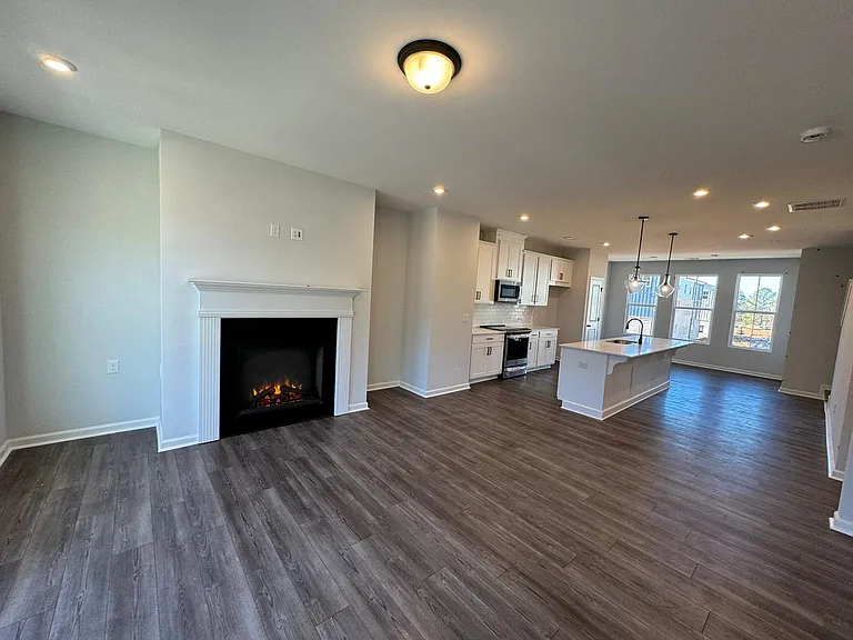 813 Cameron Trl — Photo 9