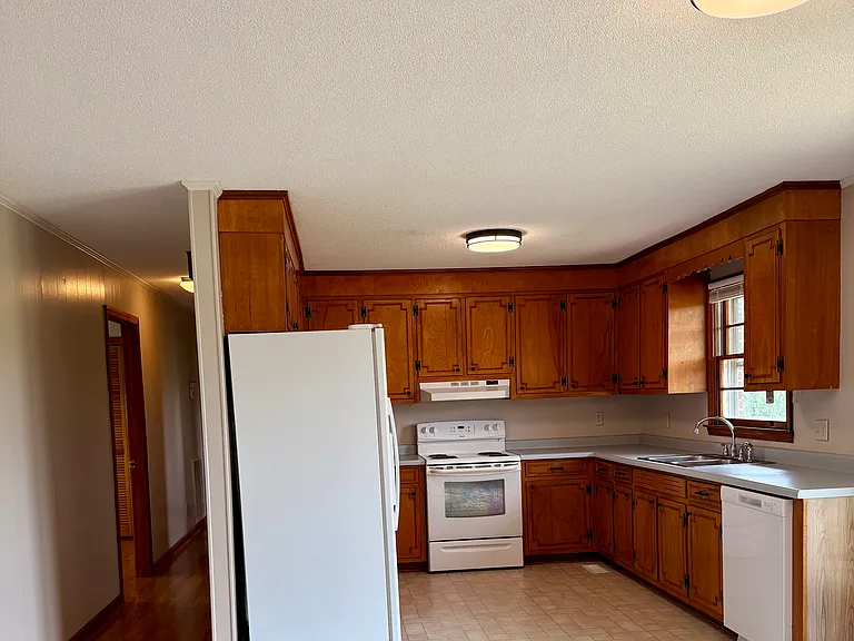 5028 Highway 11E — Photo 2
