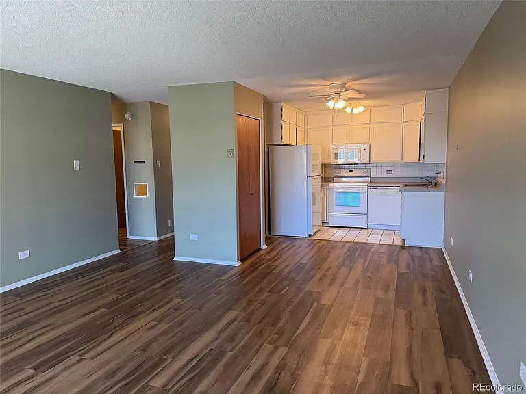 350 S Clinton St #10C — Photo 4