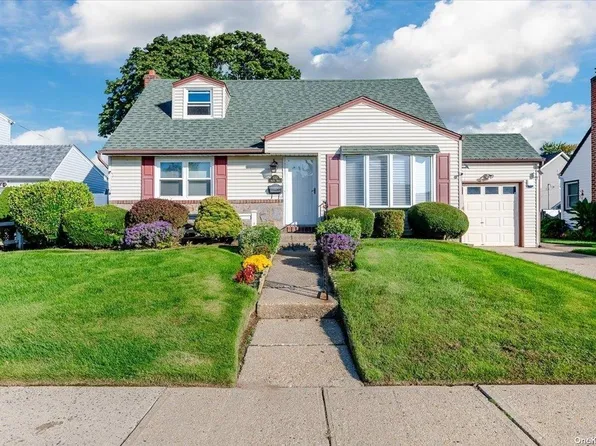 2747 Rowehl Drive, East Meadow, NY 11554