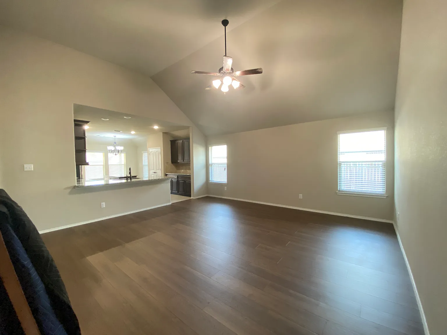 4 bed, 1944 sqft, $2,395 — Photo 4
