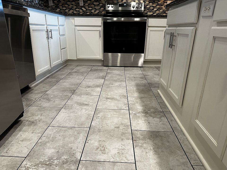 1st image of 619 8th St SE Unit 304