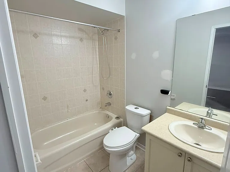 124 Crystalview Cres E — Photo 11