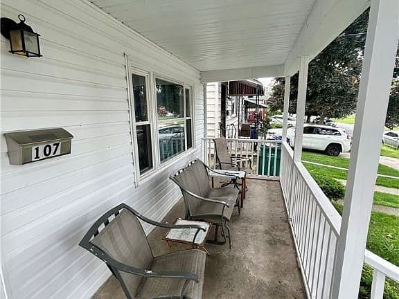 3rd image of 107 Lakeview Ave
