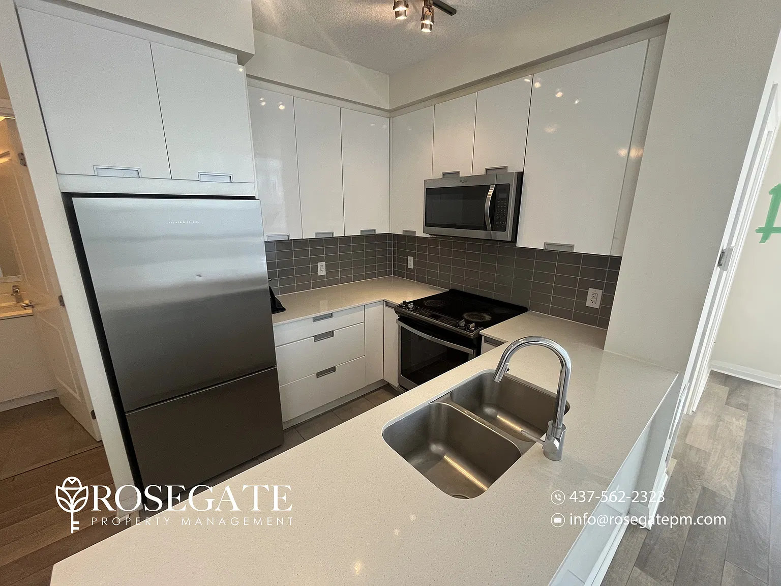 5025 Four Springs Avenue Mississauga — Photo 2