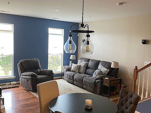 4th image of 43915 Centergate Dr