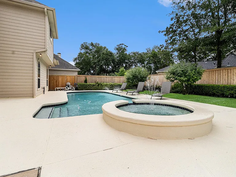 8007 Vintage Creek Dr — Photo 24