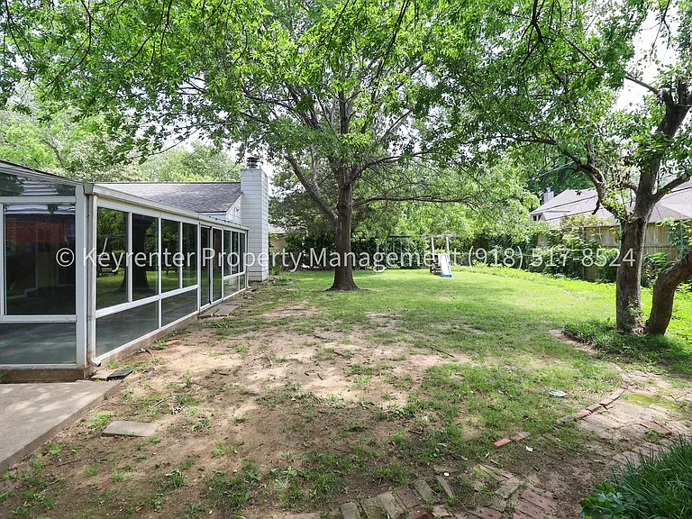 1426 E 32nd Pl — Photo 7