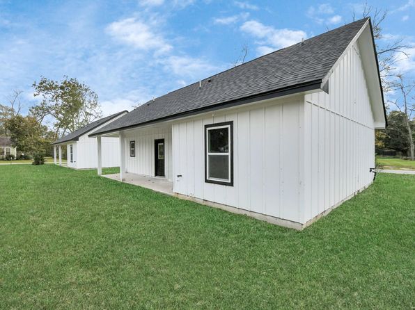 203 Spruce Ln, Daisetta, TX 77533