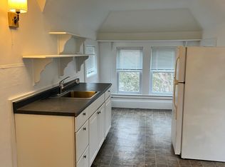 22 Cleveland Ave FLOOR 3, Woburn, MA 01801