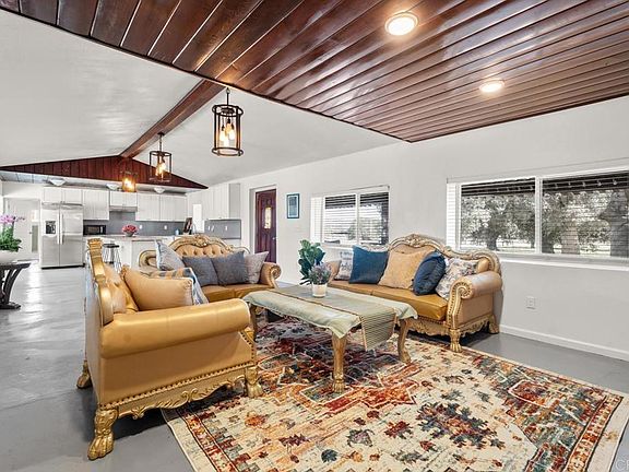 3rd image of 2758 Ribbonwood Rd