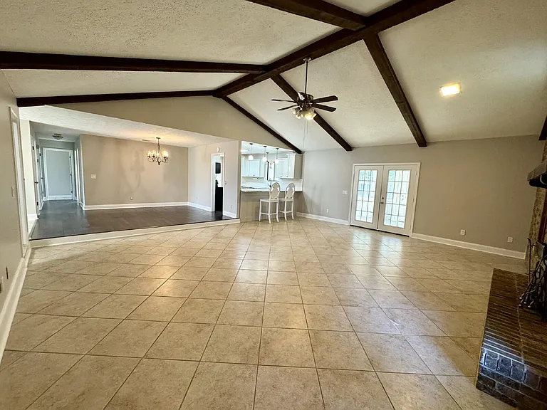 130 Derby Woods Dr — Photo 5
