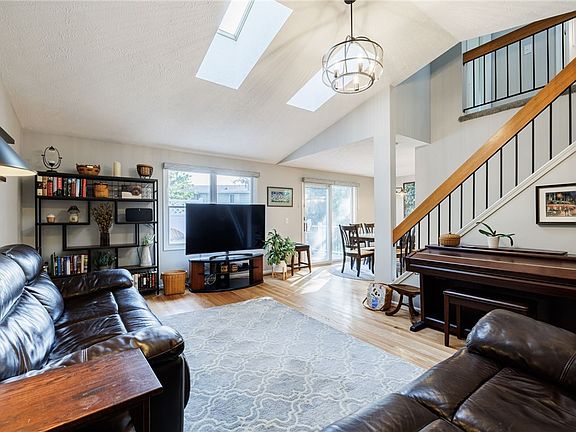 5th image of 151 Flower Dale Dr