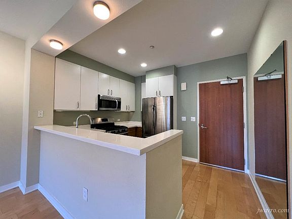 3rd image of 555 Bartlett St APT 324