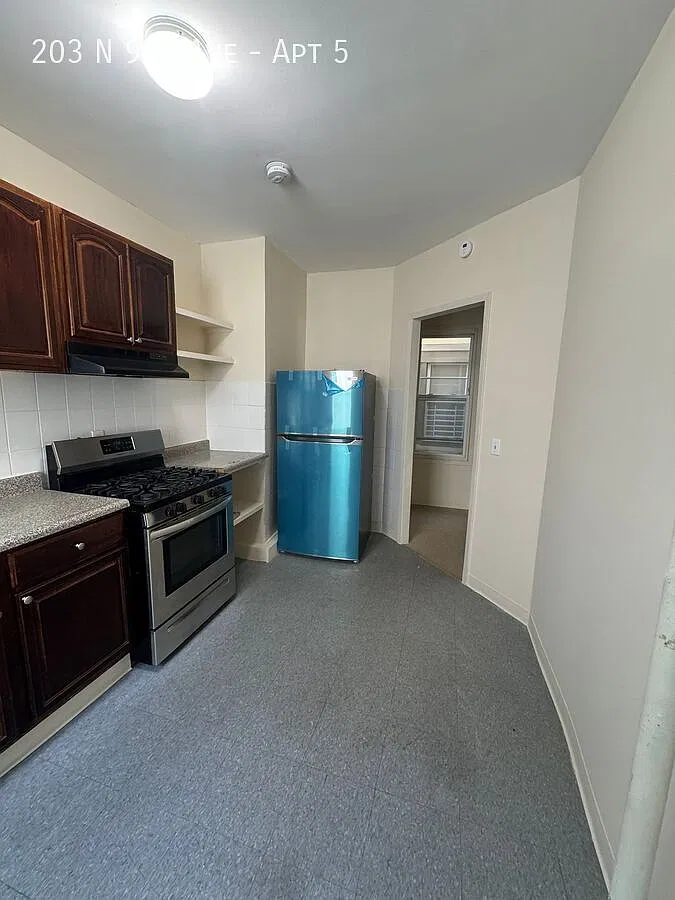 203 N 9th Ave — Photo 3