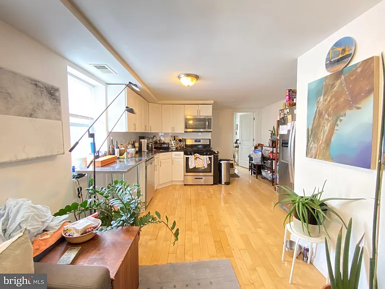2031 E Susquehanna Ave #3 — Photo 2