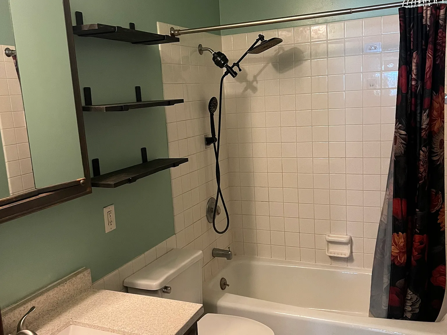 3 bed, 1400 sqft, $1,600 — Photo 2