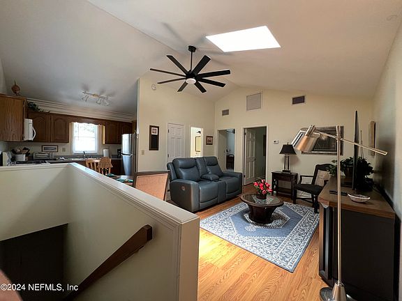 3rd image of 3022 Riverside Ave