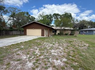 5072 Lakewood Dr, Dade City, FL 33523