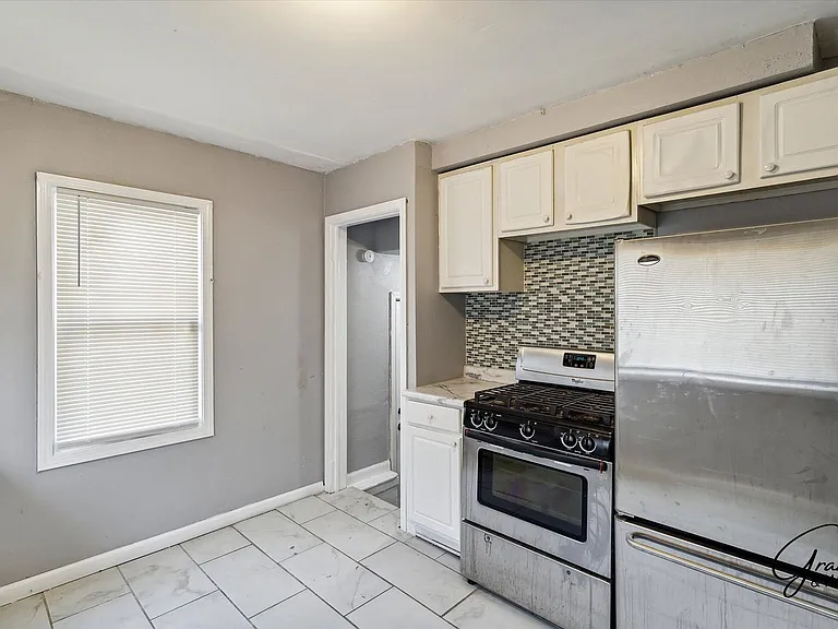15847 Chatham St — Photo 8