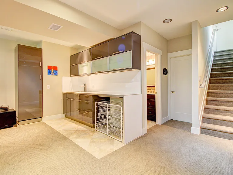 414 N Harrison St — Photo 32