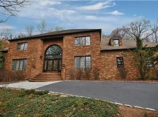 19 Vanderbilt Dr, Livingston, NJ 07039